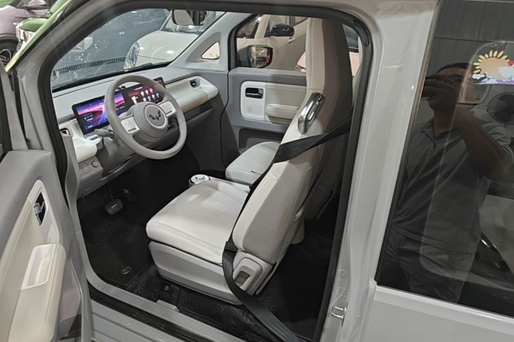 Used Wuling Air ev 2023 - Four Seats - Advanced Edition Left Front Seat