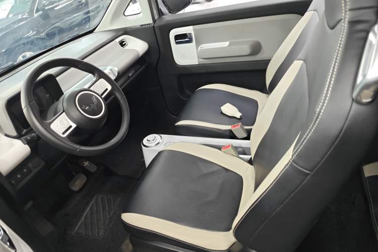 Used Wuling Air ev 2023 - Four Seats - Standard Edition Left Front Seat