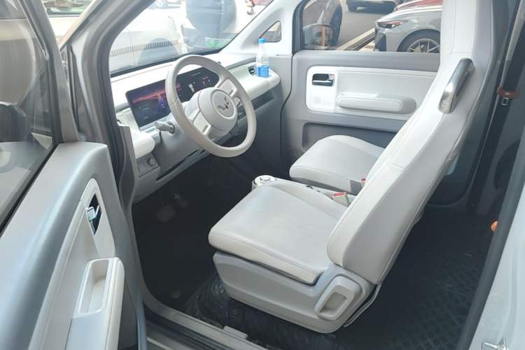 Used Wuling Air ev 2023 - Four Seats - Advanced Edition Left Front Seat
