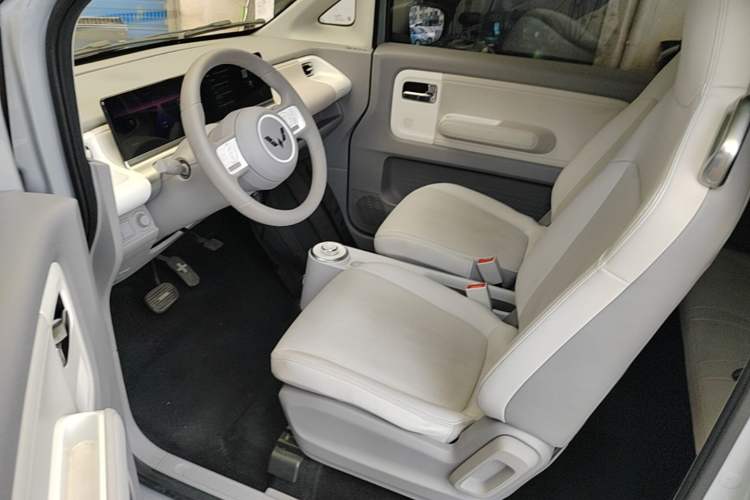 Used Wuling Air ev 2023 - Four Seats - Advanced Edition Left Front Seat