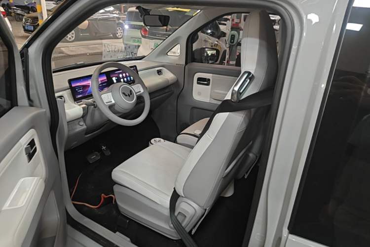 Used Wuling Air ev 2023 - Four Seats - Advanced Edition Left Front Seat