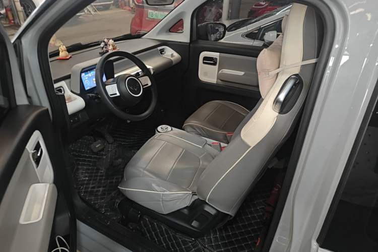 Used Wuling Air ev 2023 - Four Seats - Standard Edition Left Front Seat