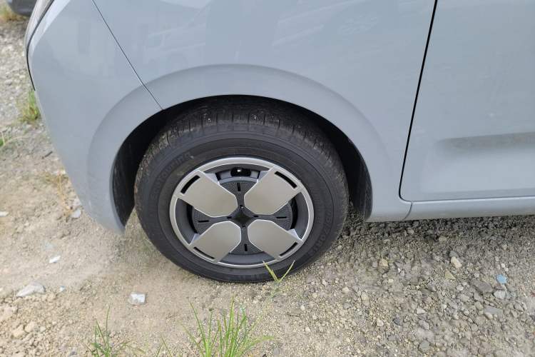 Used Wuling Air ev 2023 - Four Seats - Advanced Edition Left Front Wheel Hub