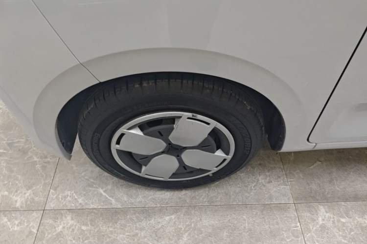 Used Wuling Air ev 2023 - Four Seats - Advanced Edition Left Front Wheel Hub