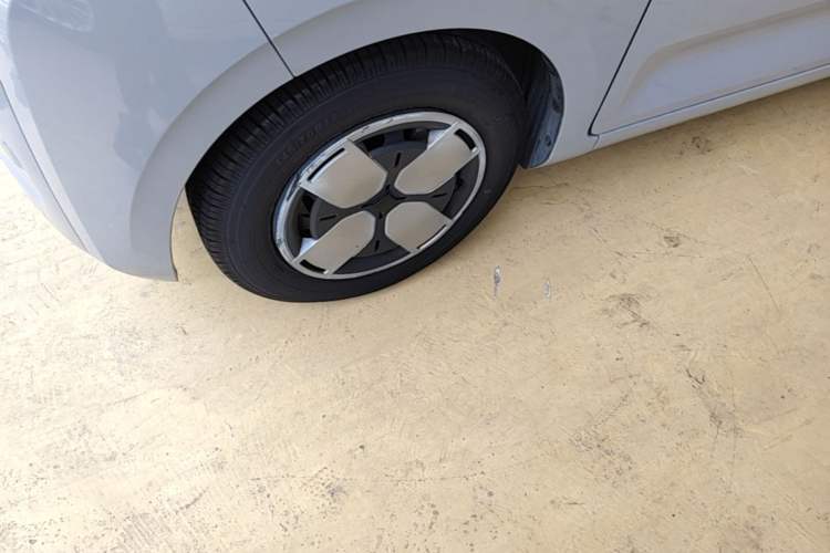Used Wuling Air ev 2023 - Four Seats - Advanced Edition Left Front Wheel Hub