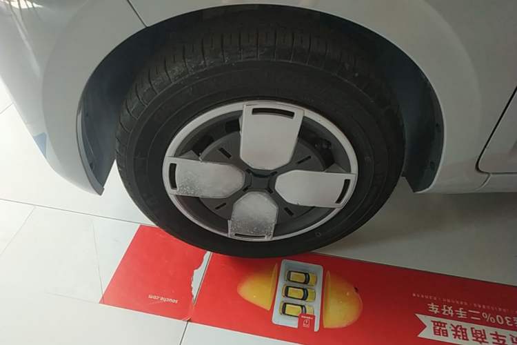 Used Wuling Air ev 2023 - Four Seats - Advanced Edition Left Front Wheel Hub