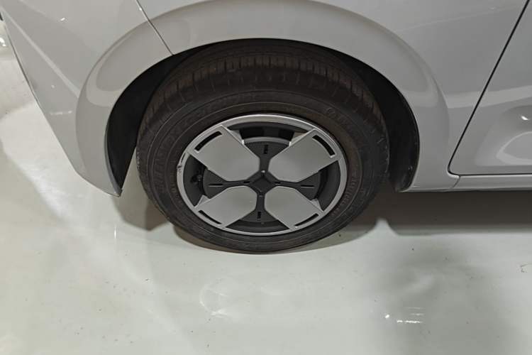 Used Wuling Air ev 2023 - Four Seats - Advanced Edition Left Front Wheel Hub
