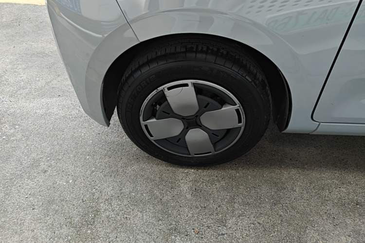 Used Wuling Air ev 2023 – Two-Seater - Standard Edition Left Front Wheel Hub