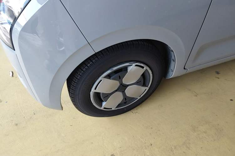 Used Wuling Air ev 2023 - Four Seats - Advanced Edition Left Front Wheel Hub