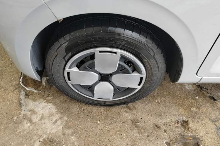 Used Wuling Air ev 2023 - Four Seats - Advanced Edition Left Front Wheel Hub