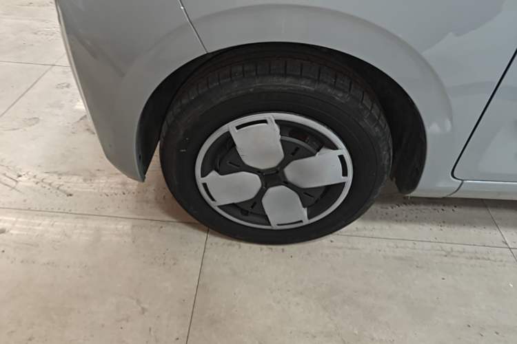 Used Wuling Air ev 2023 - Four Seats - Advanced Edition Left Front Wheel Hub
