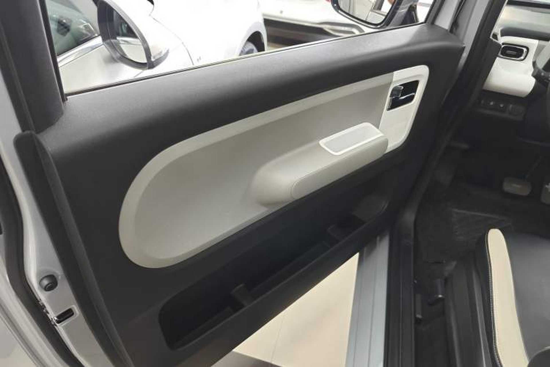 Used Wuling Air ev 2023 - Four Seats - Standard Edition Left Rear Door Interior