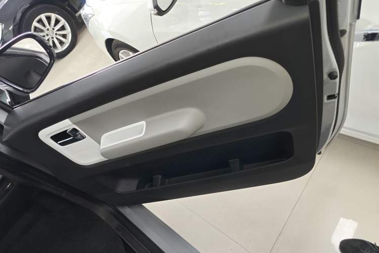 Used Wuling Air ev 2023 - Four Seats - Standard Edition Right Front Door Interior
