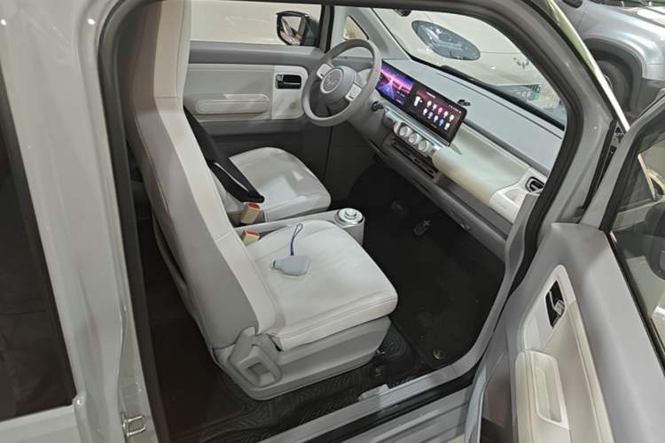 Used Wuling Air ev 2023 - Four Seats - Advanced Edition Right Front Seat