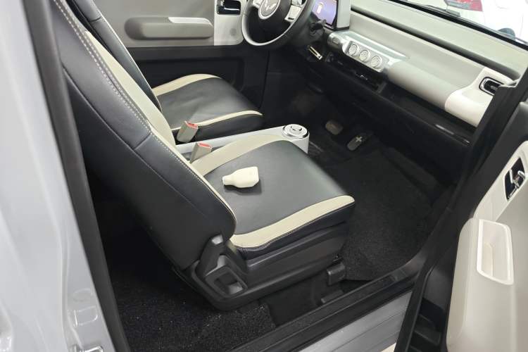 Used Wuling Air ev 2023 - Four Seats - Standard Edition Right Front Seat