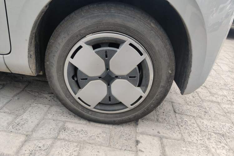 Used Wuling Air ev 2023 - Four Seats - Advanced Edition Right Front Wheel Hub