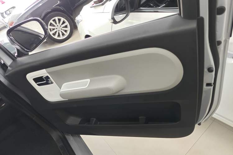 Used Wuling Air ev 2023 - Four Seats - Standard Edition Right Rear Door Interior