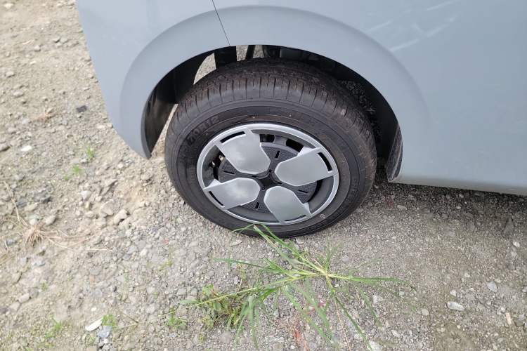 Used Wuling Air ev 2023 - Four Seats - Advanced Edition Right Rear Wheel Hub
