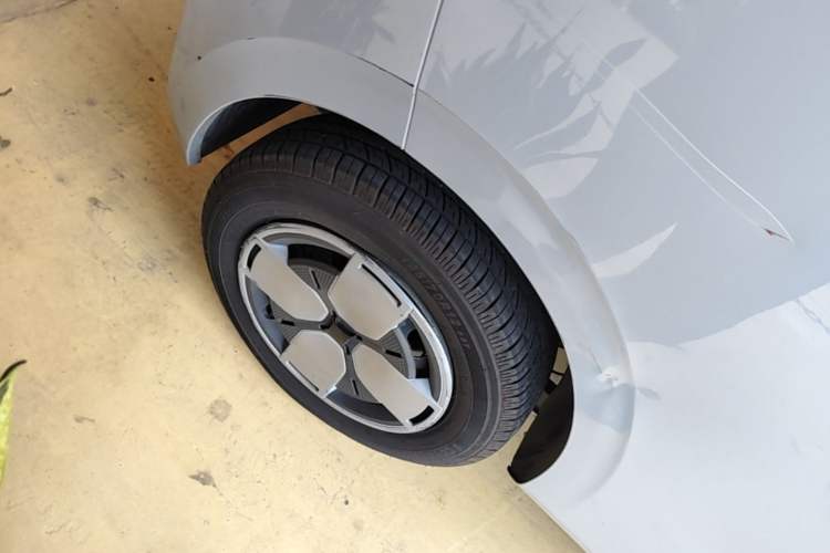 Used Wuling Air ev 2023 - Four Seats - Advanced Edition Right Rear Wheel Hub