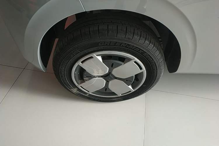 Used Wuling Air ev 2023 - Four Seats - Advanced Edition Right Rear Wheel Hub