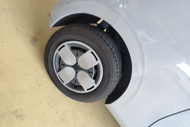 Used Wuling Air ev 2023 - Four Seats - Advanced Edition Right Rear Wheel Hub
