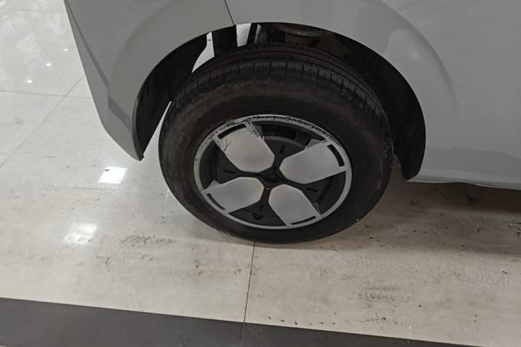 Used Wuling Air ev 2023 - Four Seats - Advanced Edition Right Rear Wheel Hub