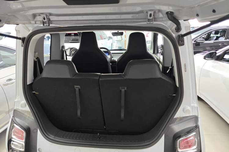 Used Wuling Air ev 2023 - Four Seats - Standard Edition Trunk