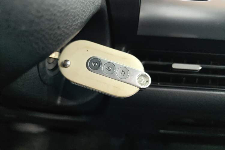 Used Wuling Air ev 2023 - Four Seats - Standard Edition Vehicle Key