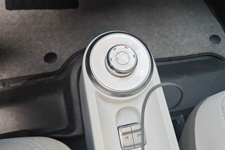 Used Wuling Air ev 2023 – Two-Seater - Standard Edition Gear Lever