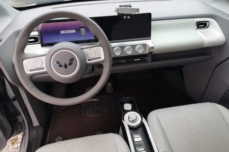 Used Wuling Air ev 2023 - Four Seats - Advanced Edition Center Console