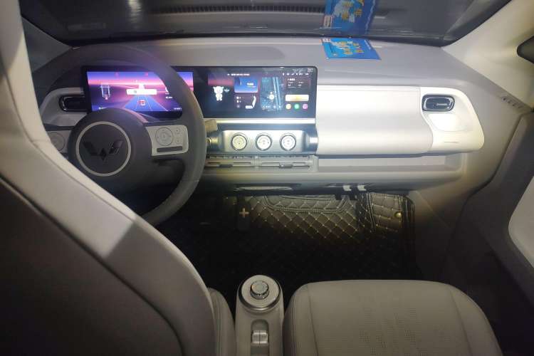 Used Wuling Air ev 2023 - Four Seats - Advanced Edition Center Console
