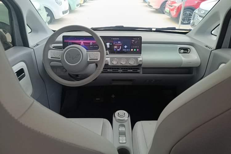 Used Wuling Air ev 2023 - Four Seats - Advanced Edition Center Console