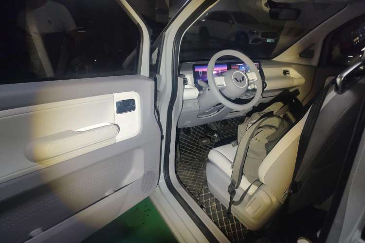 Used Wuling Air ev 2023 - Four Seats - Advanced Edition Driver Seat