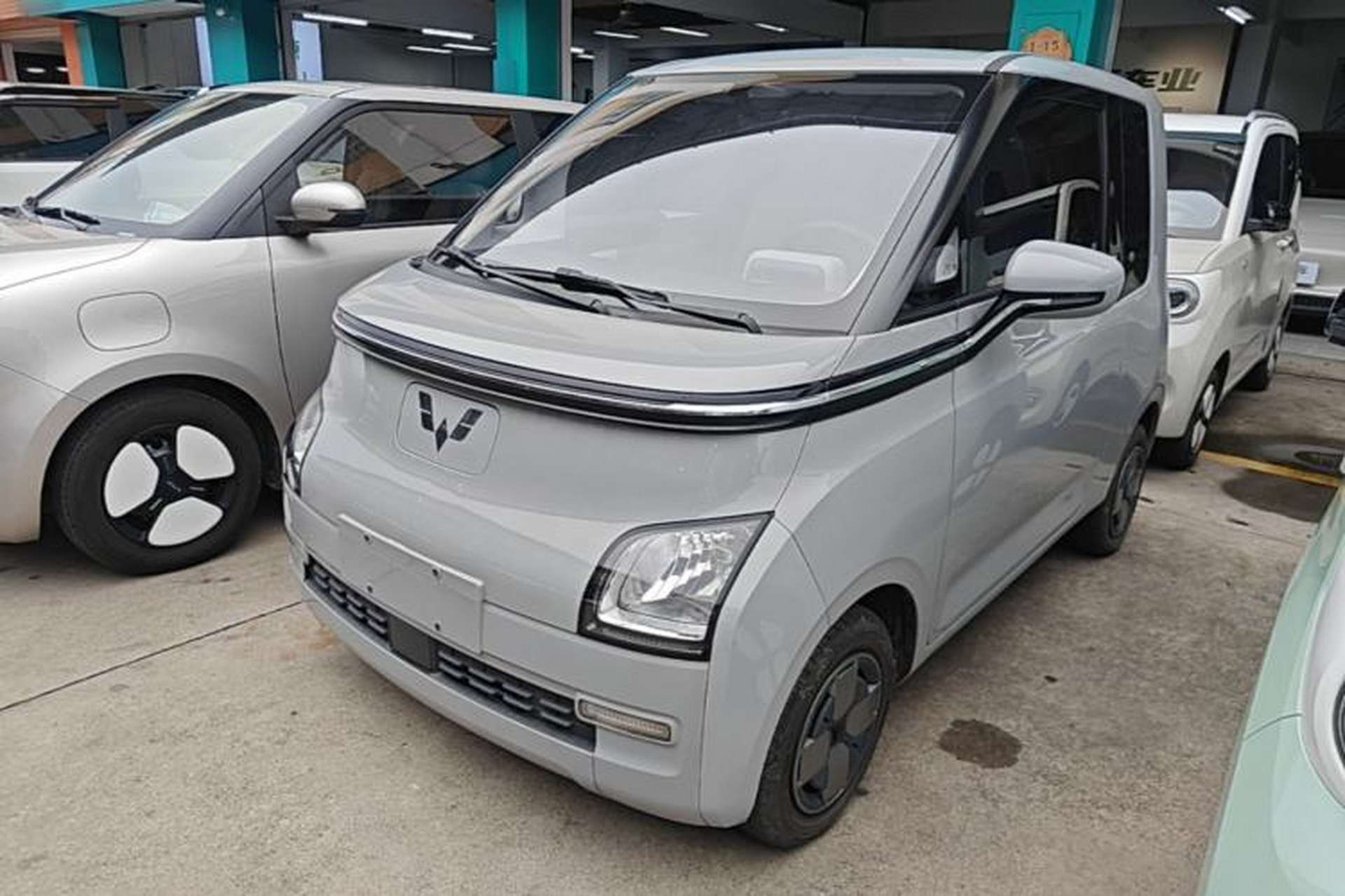 Used Wuling Air ev 2023 - Four Seats - Standard Edition Front Left 45 Deg