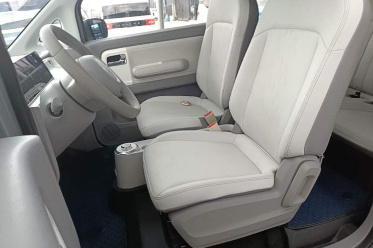 Used Wuling Air ev 2023 - Four Seats - Advanced Edition Left Front Seat