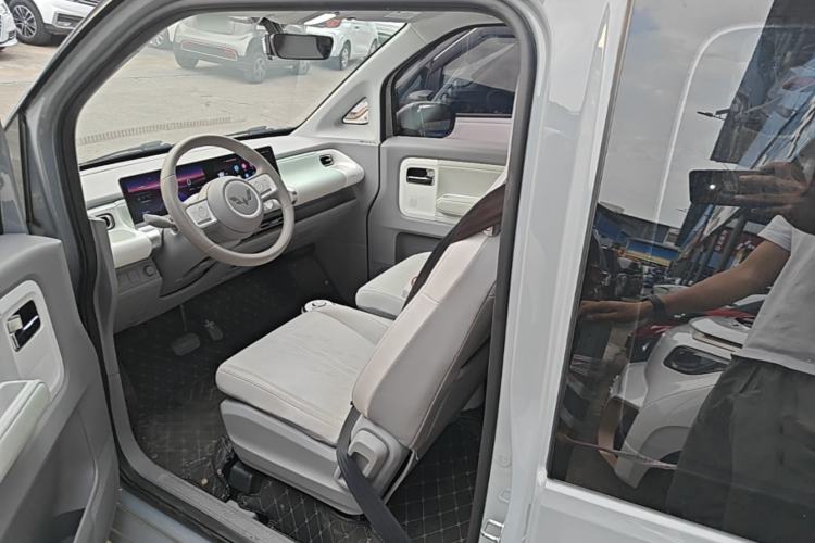 Used Wuling Air ev 2023 - Four Seats - Advanced Edition Left Front Seat