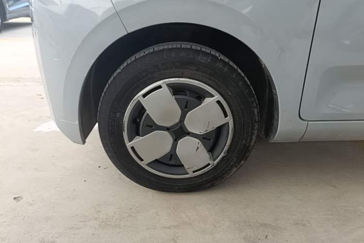 Used Wuling Air ev 2023 - Four Seats - Advanced Edition Left Front Wheel Hub