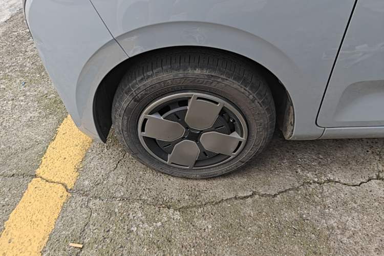 Used Wuling Air ev 2023 - Four Seats - Advanced Edition Left Front Wheel Hub