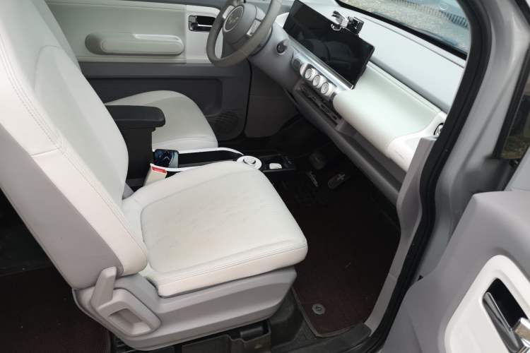 Used Wuling Air ev 2023 - Four Seats - Advanced Edition Right Front Seat