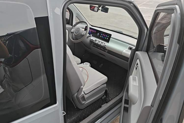 Used Wuling Air ev 2023 - Four Seats - Advanced Edition Right Front Seat