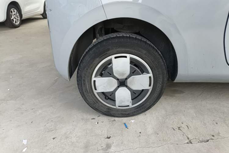 Used Wuling Air ev 2023 - Four Seats - Advanced Edition Right Rear Wheel Hub