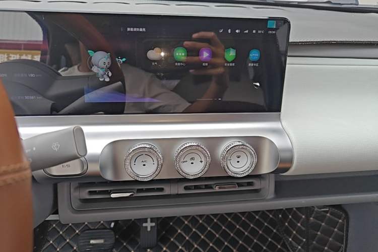 Used Wuling Air ev 2023 - Four Seats - Advanced Edition Audio And AC Panel