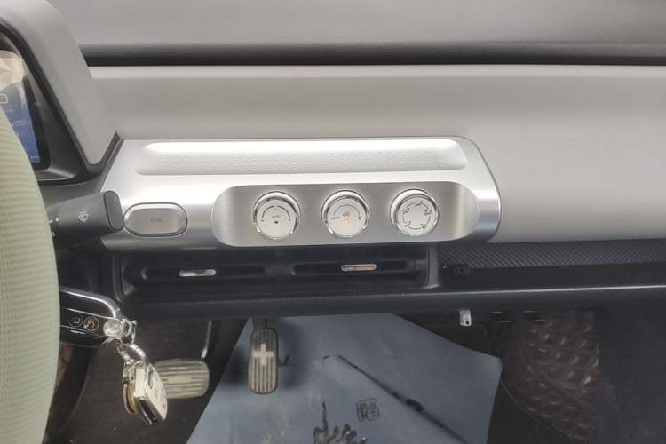 Used Wuling Air ev 2023 - Four Seats - Standard Edition Audio And AC Panel