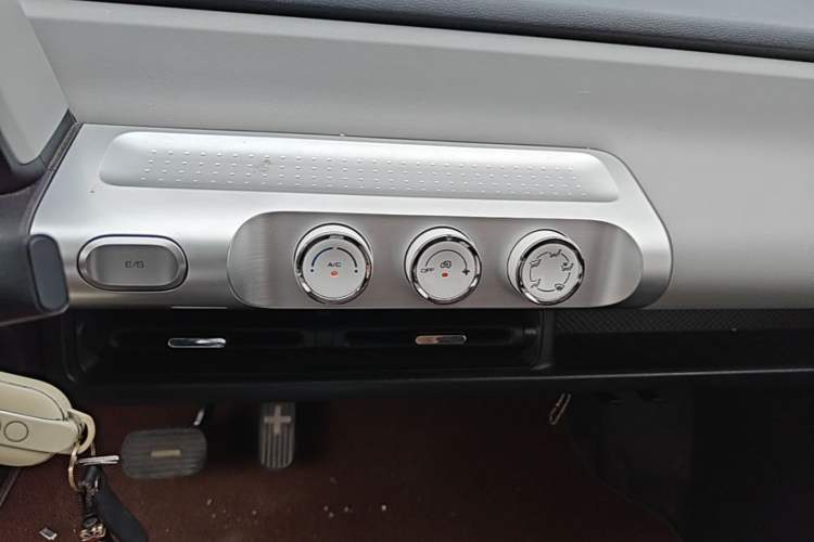 Used Wuling Air ev 2023 – Two-Seater - Standard Edition Audio And AC Panel