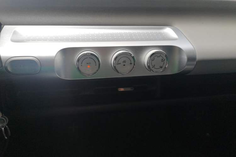 Used Wuling Air ev 2023 - Four Seats - Standard Edition Audio And AC Panel