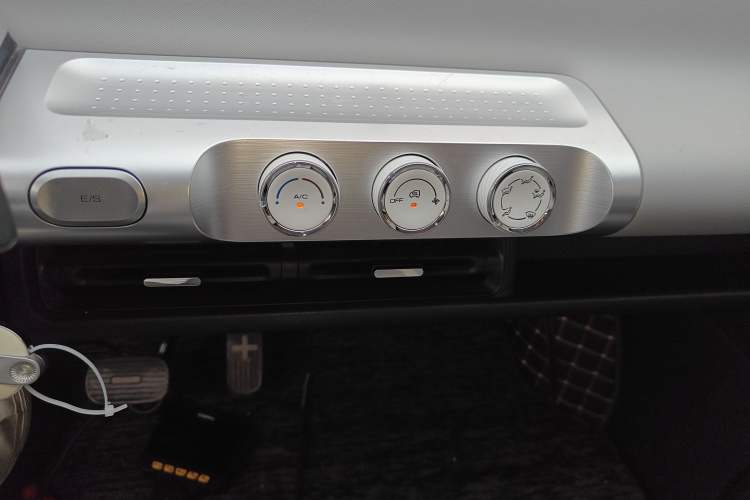 Used Wuling Air ev 2023 - Four Seats - Standard Edition Audio And AC Panel