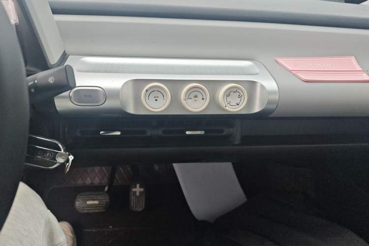 Used Wuling Air ev 2023 - Four Seats - Standard Edition Audio And AC Panel