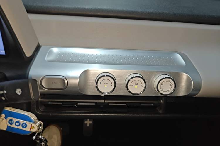 Used Wuling Air ev 2023 – Two-Seater - Standard Edition Audio And AC Panel