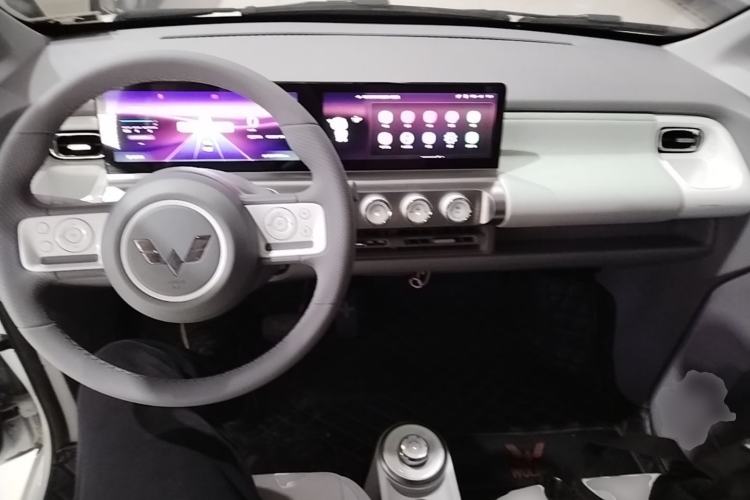 Used Wuling Air ev 2023 - Four Seats - Advanced Edition Center Console