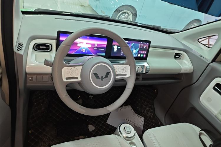 Used Wuling Air ev 2023 - Four Seats - Advanced Edition Center Console